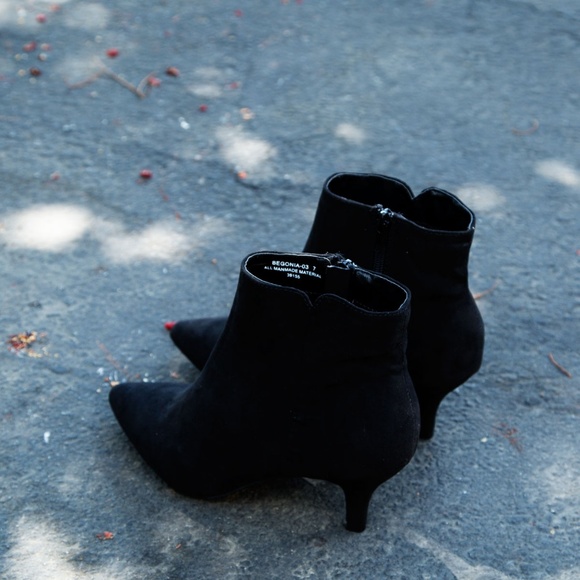 SZ 8 Pointed Toe Kitten Heel Ankle Booties Boots - Picture 4 of 6